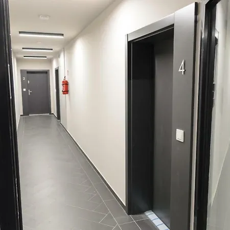 Centrum Niedzialkowskiego Estate Center 아파트 *